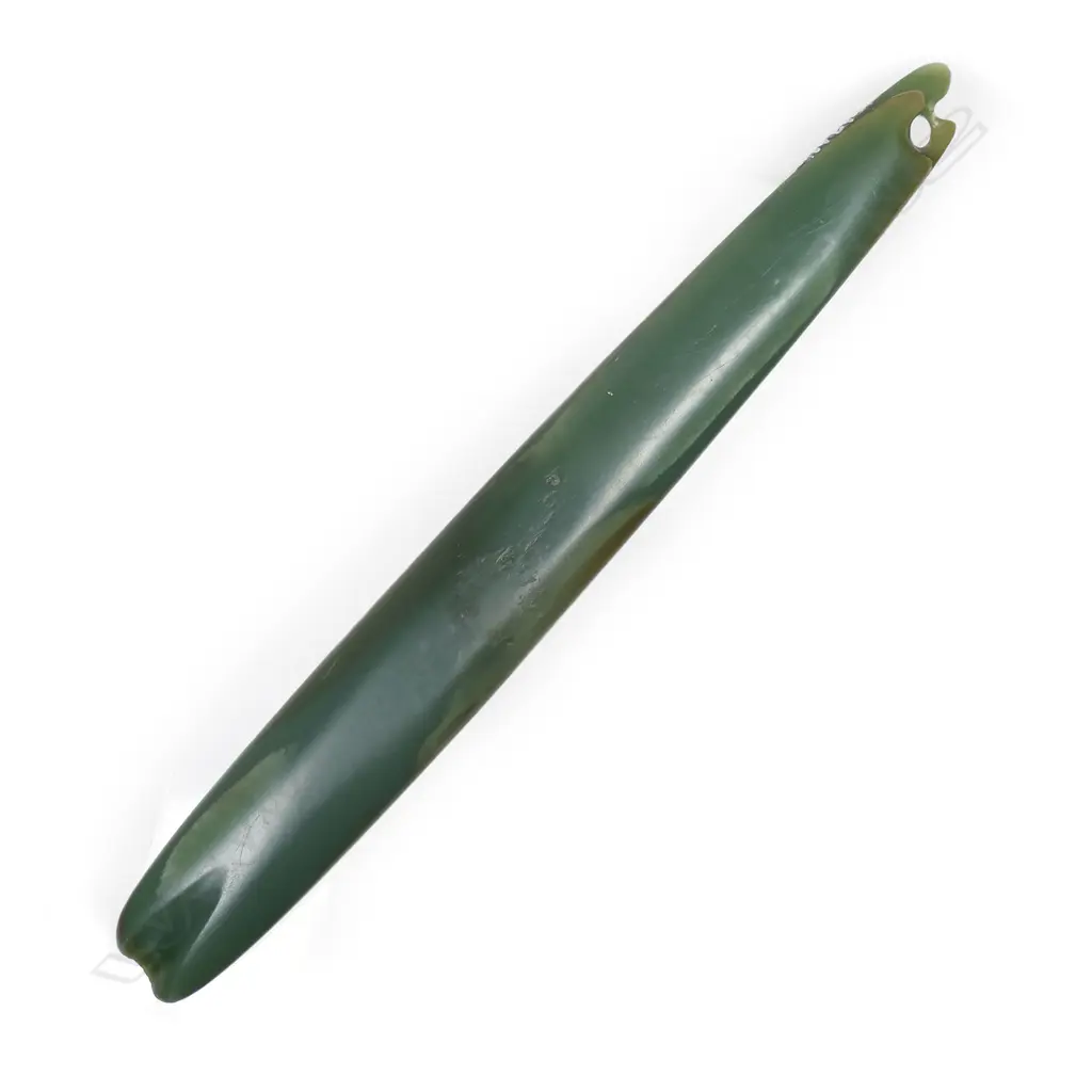 An impressive pre–European Māori long inanga pounamu hei whao, Image 1++